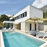 Casa de Férias Front In With Sauna Omiš