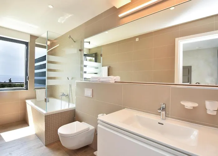 بيت للعطل Front In With Sauna أوميس