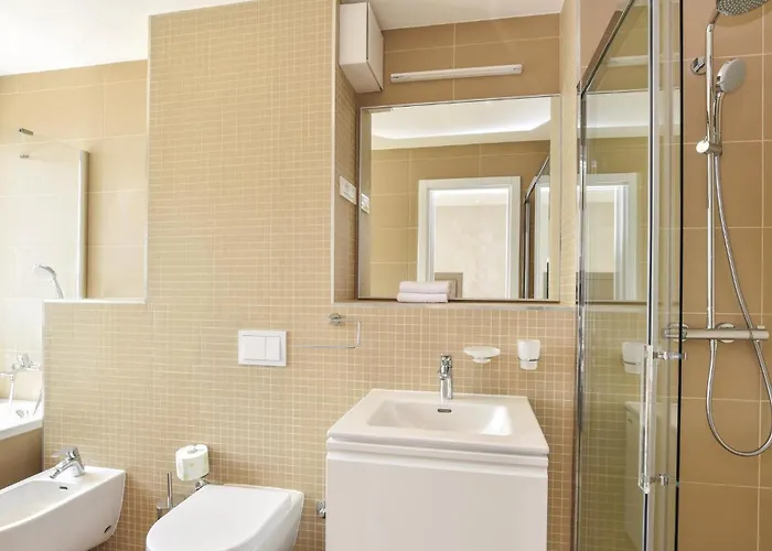 Front In With Sauna أوميس