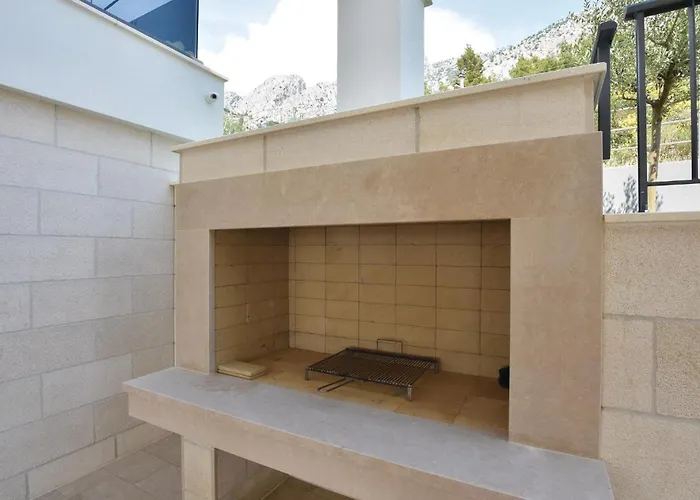 Front In With Sauna * أوميس