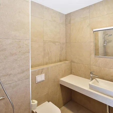 Front In With Sauna Omiš