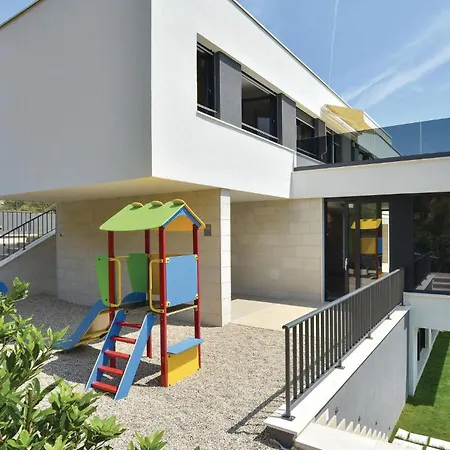 Front In With Sauna *