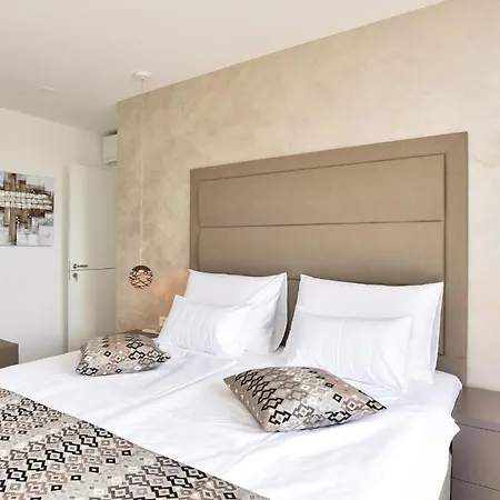 Semesterbostad Front In With Sauna Omiš