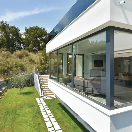 Semesterbostad Front In With Sauna Omiš